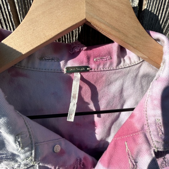 FREE PEOPLE tie-dye jean jacket! Distressed with gray sleeves. Medium - Picture 5 of 5
